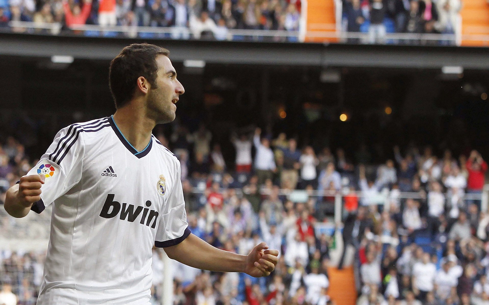 _湖人队士气高昂,向季后赛目标迈进_,湖人队v